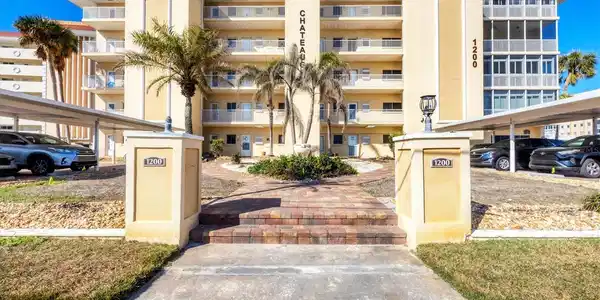 1200 TARPON CENTER DRIVE