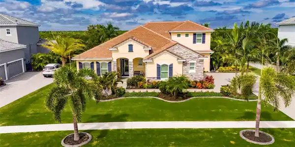 824 MANNS HARBOR DRIVE