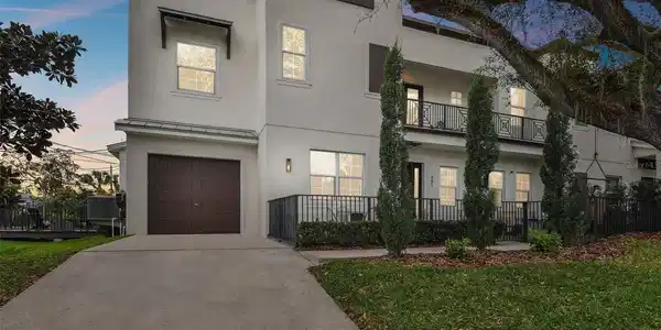 401 S MELVILLE AVENUE
