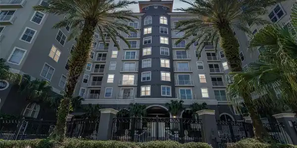 700 S HARBOUR ISLAND BOULEVARD