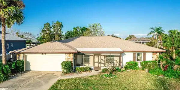 625 KINGSTON COURT