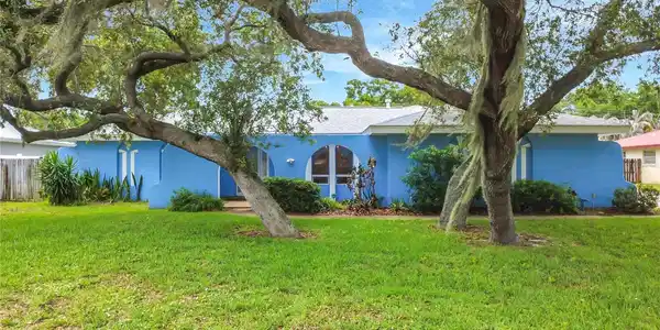 1270 SHADY LANE