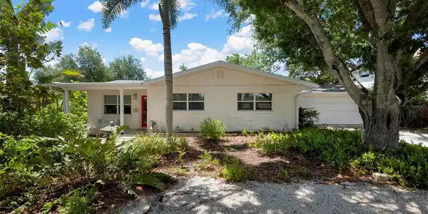 417 BAYCREST DRIVE
