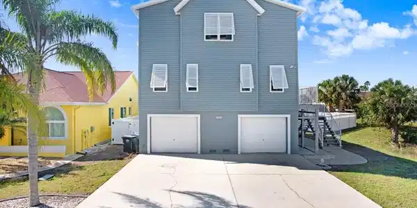 944 APOLLO BEACH BOULEVARD