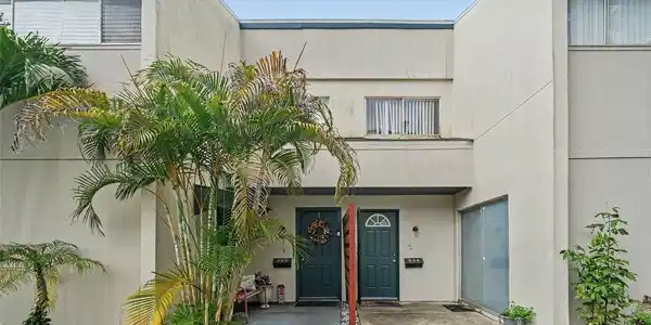 908 BYRON LANE