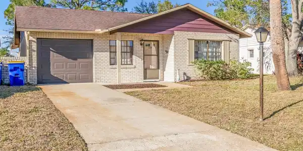 805 EGRET COURT