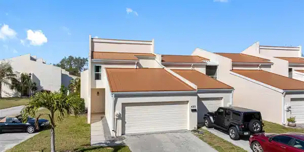4358 OUTRIGGER LANE