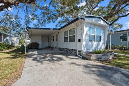 585 SKY HARBOR DRIVE