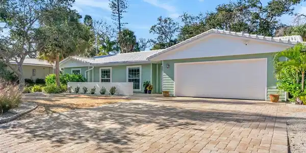 630 VENICE LANE