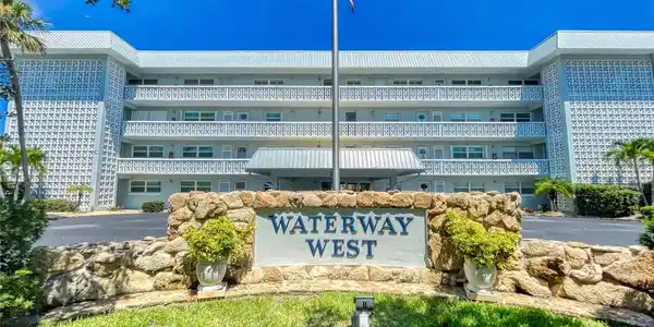 315 N CAUSEWAY