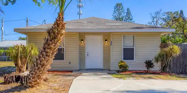 808 4TH AVENUE W