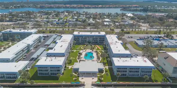 315 N CAUSEWAY