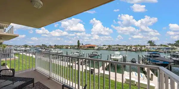 223 ISLAND WAY