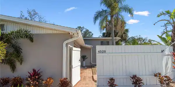4528 S GAINES ROAD