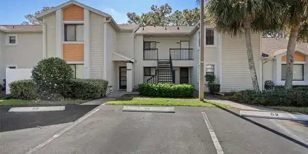8006 PICKETTS COURT