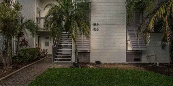 1166 W PEPPERTREE DRIVE