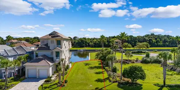277 YACHT HARBOR DRIVE