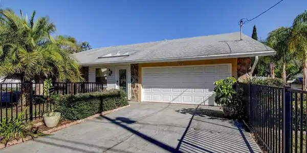 1612 SUNSET DRIVE