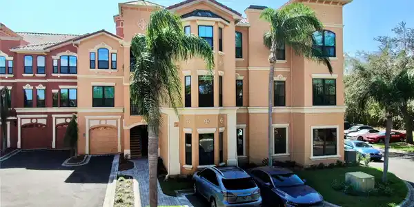 2717 VIA CIPRIANI