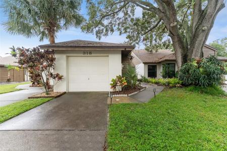 318 PARKSIDE LANE