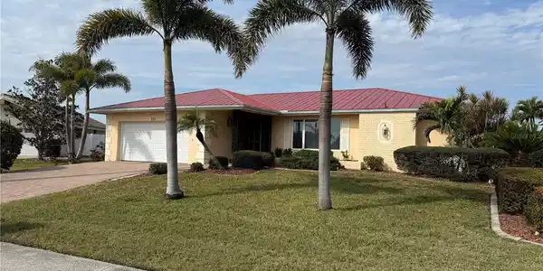 721 BRENDA COURT