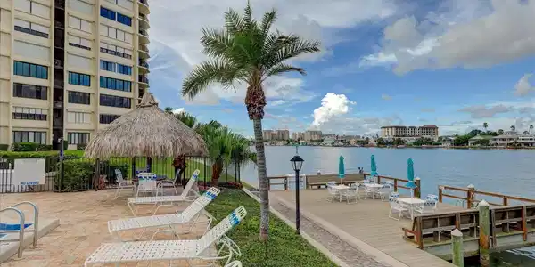 700 ISLAND WAY
