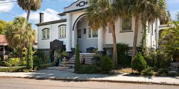 200 GRAND BOULEVARD