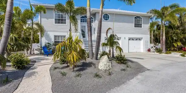 9 PALM HARBOR DRIVE