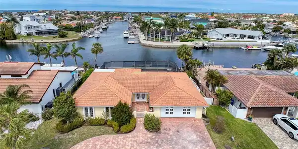4933 SOUTHSHORE DR