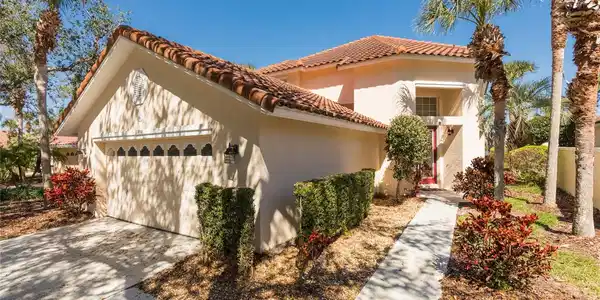 6 LAGUNA COURT