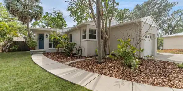 6215 SANDERS DRIVE