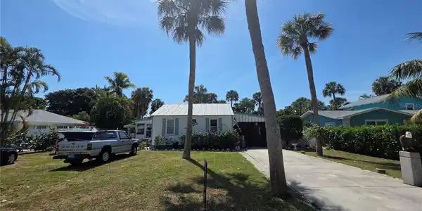 2212 NE PELICAN TERRACE