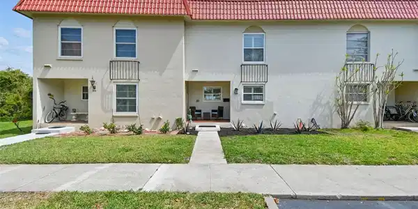 2700 BAYSHORE BOULEVARD