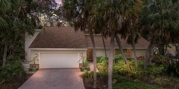 1225 S VIEW DRIVE