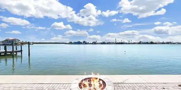 882 BAY POINT DRIVE