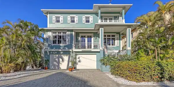 4941 COMMONWEALTH DRIVE