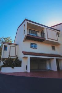 240 WINDWARD PASSAGE