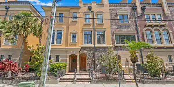 2226 SOHO BAY COURT