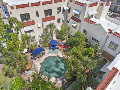 210 N 17TH STREET W