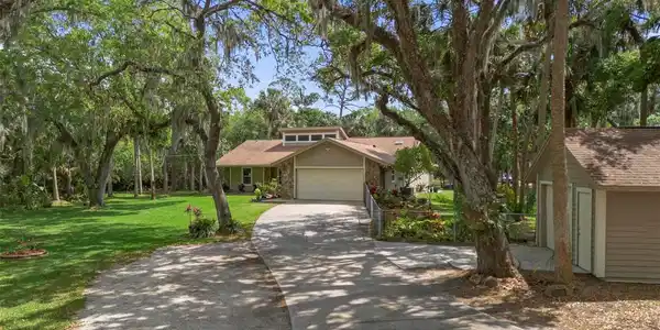 405 E HALL ROAD