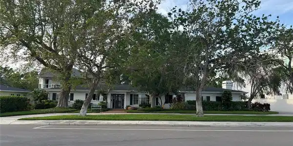 860 S DAVIS BOULEVARD