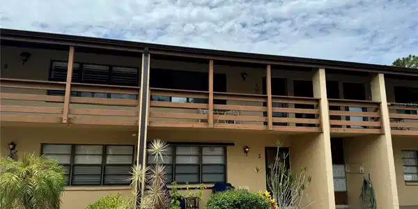 24 QUAILS RUN BOULEVARD