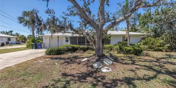 823 BAYSHORE ROAD