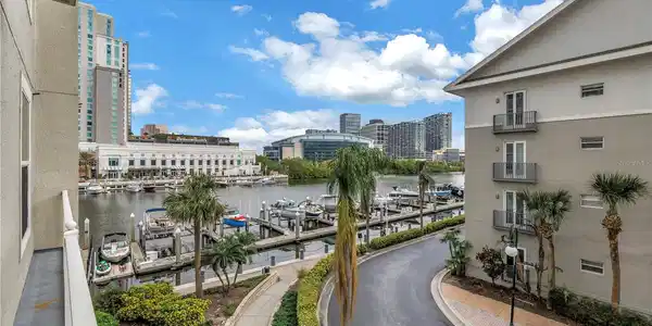 700 S HARBOUR ISLAND BOULEVARD