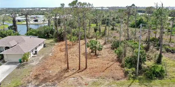 8905 BANTRY BAY