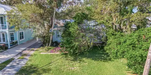 520 N RIVERSIDE DRIVE
