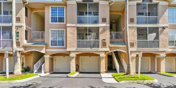 4204 BAY CLUB CIRCLE