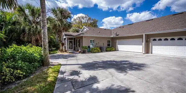 1355 RED OAK LANE