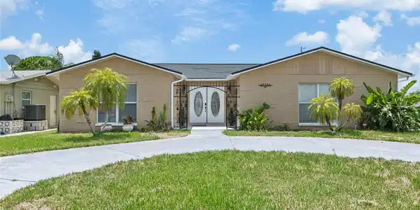 13701 GARRIS DRIVE