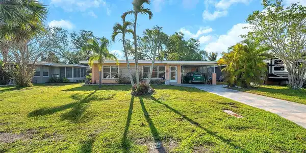 2481 DEL RIO WAY
